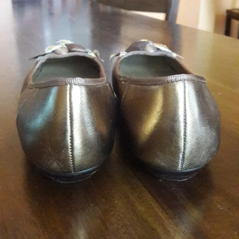 Simply Vera Cheerful Gold Flats S8 - Picture 3 of 6